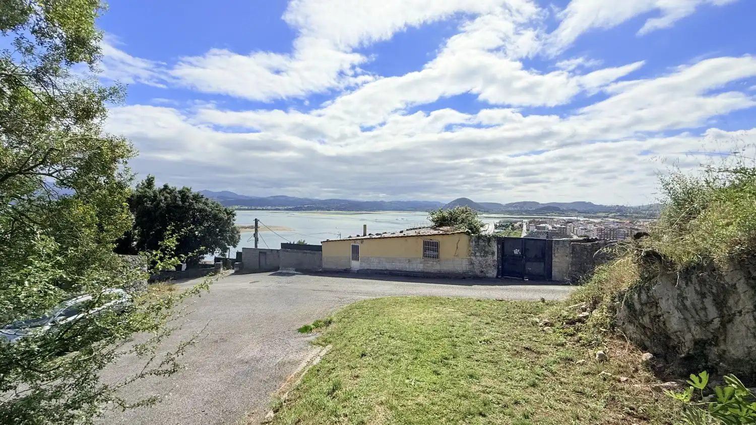 Vista exterior de Finca rústica en venda en Santoña
