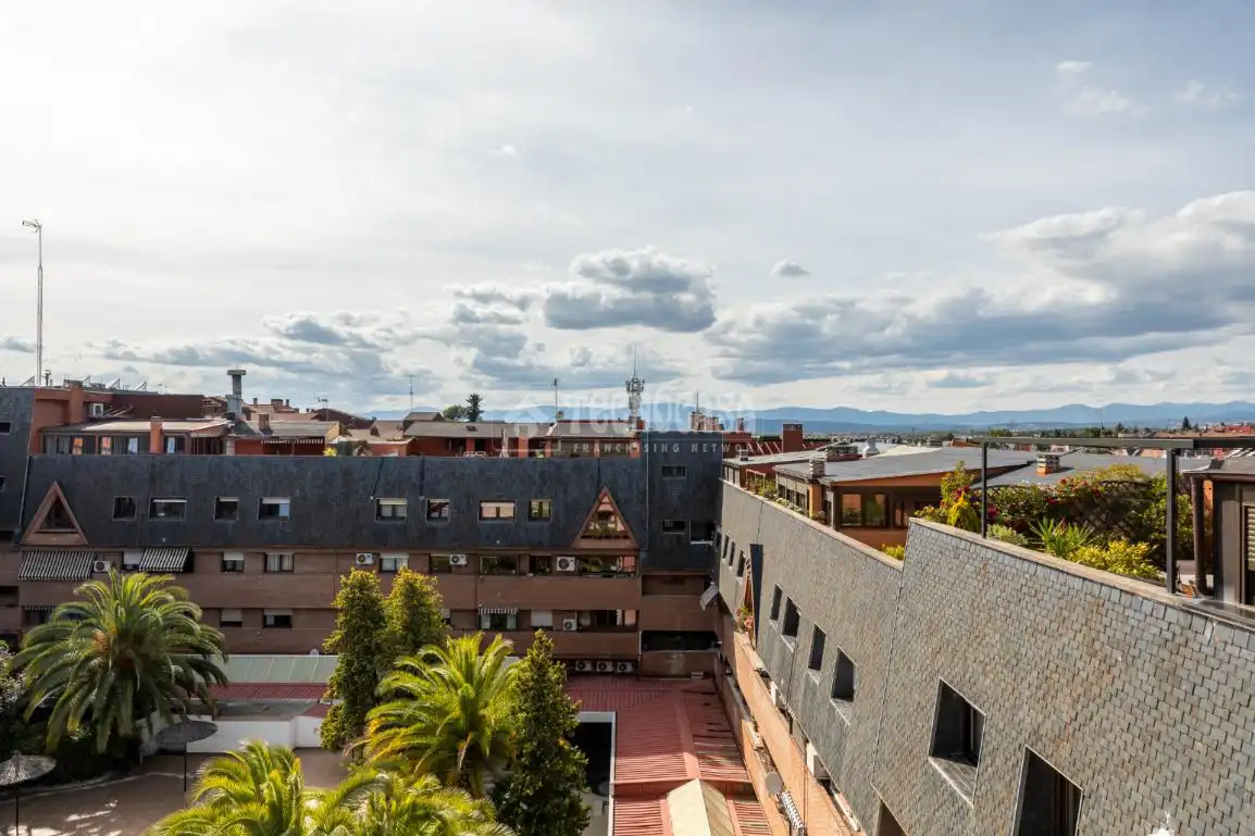 Terraza de Piso en venta en Las Rozas de Madrid con Calefacción, Terraza y Trastero