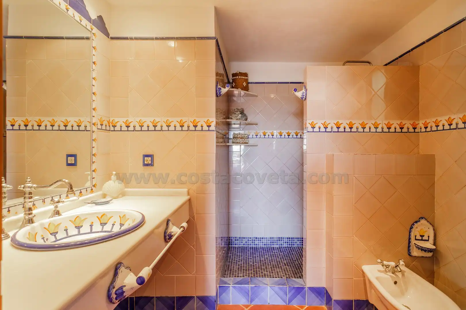 Bany de Casa o xalet en venda en El Campello amb Aire condicionat, Jardí privat i Terrassa
