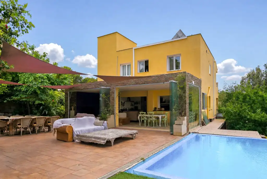 Chalet con piscina en venta en El Toro