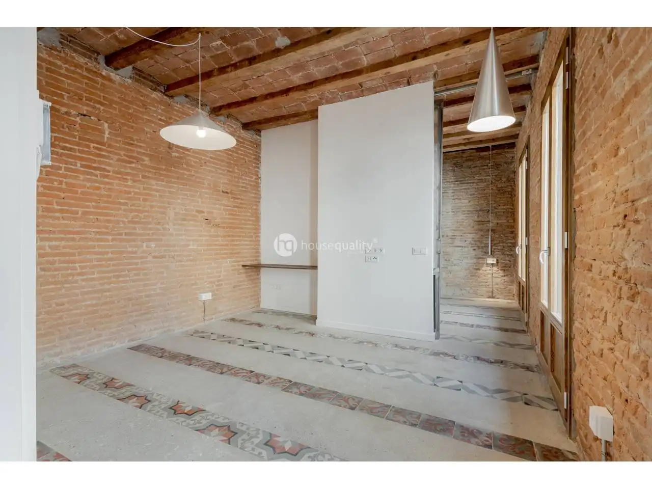 Flat for sale in Barcelona  with Air Conditioner and Balcony