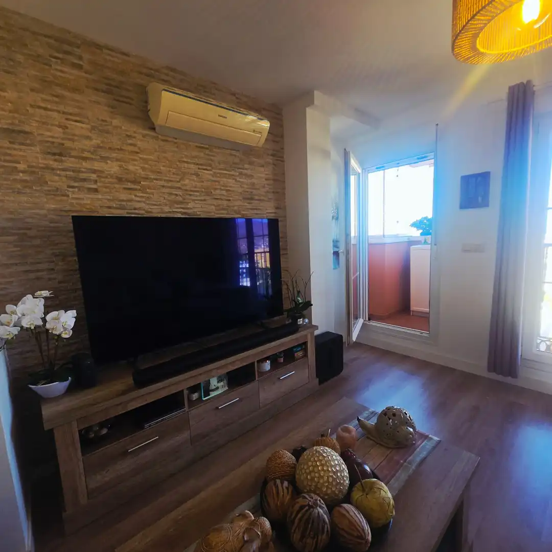 Wohnzimmer von Wohnung zum Verkauf in Rincón de la Victoria mit Klimaanlage, Heizung und Terrasse