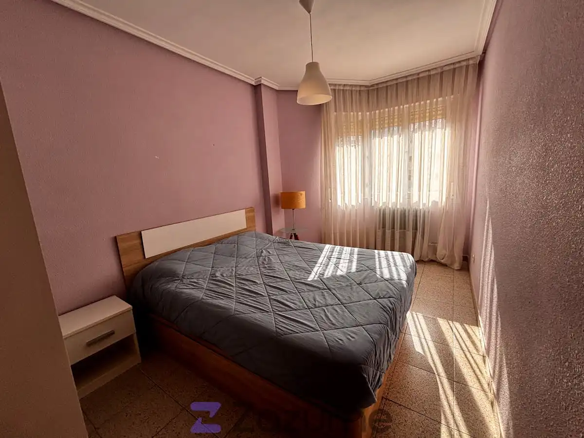 Schlafzimmer von Wohnung zur Miete in  Logroño mit Heizung, Abstellraum und Möbliert