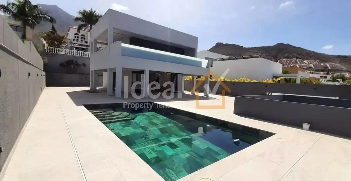 Xalet amb piscina en venda a Costa Adeje