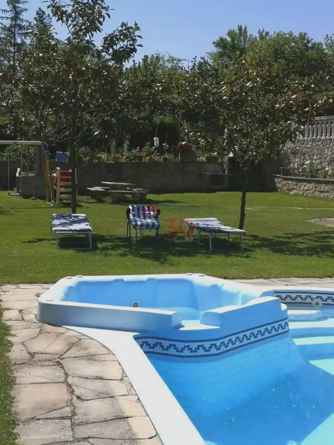 Chalet con piscina en venta en Condado de Treviño