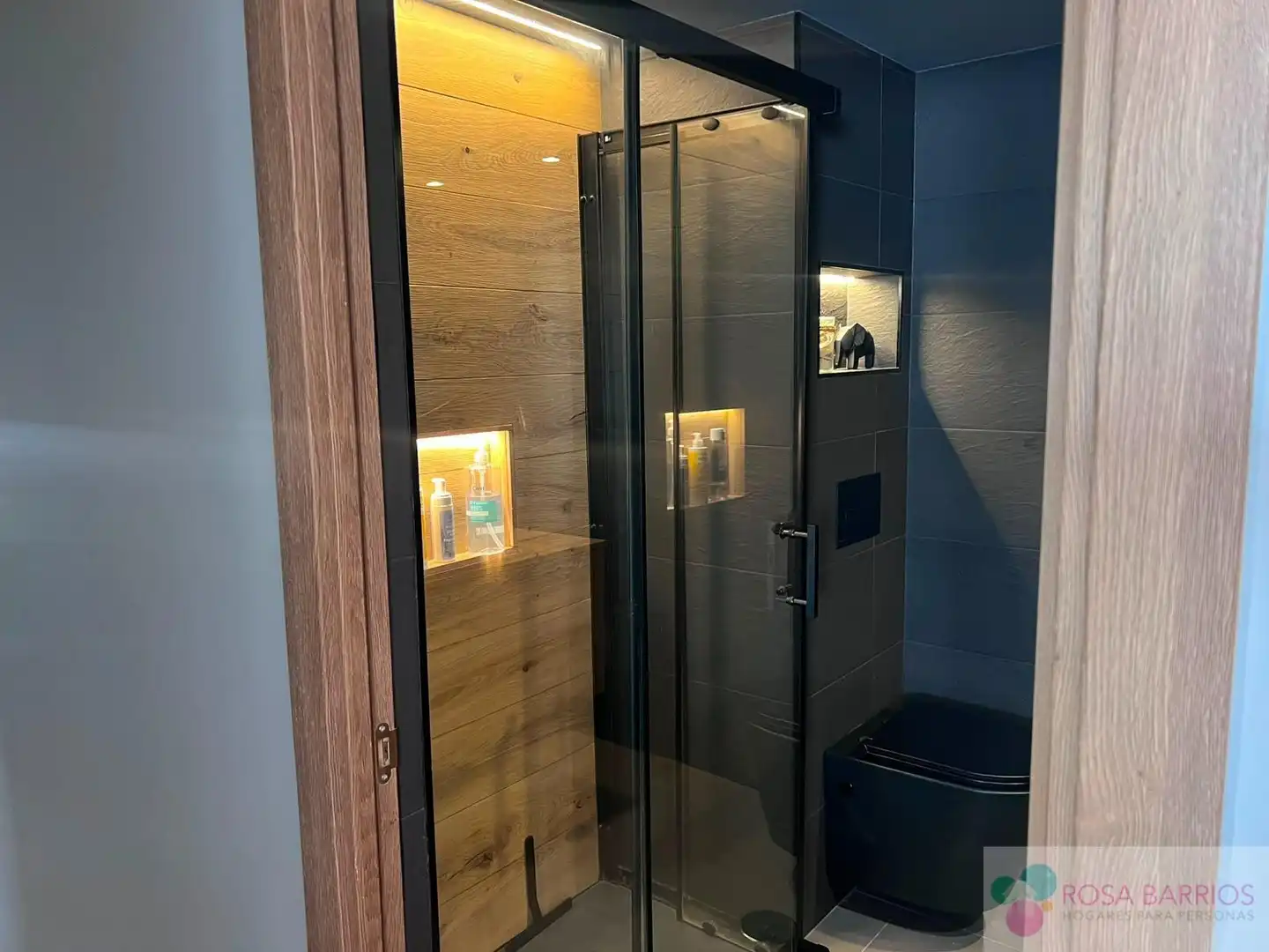 Bathroom of Flat for sale in Estepona  with Air Conditioner, Terrace and Community pool