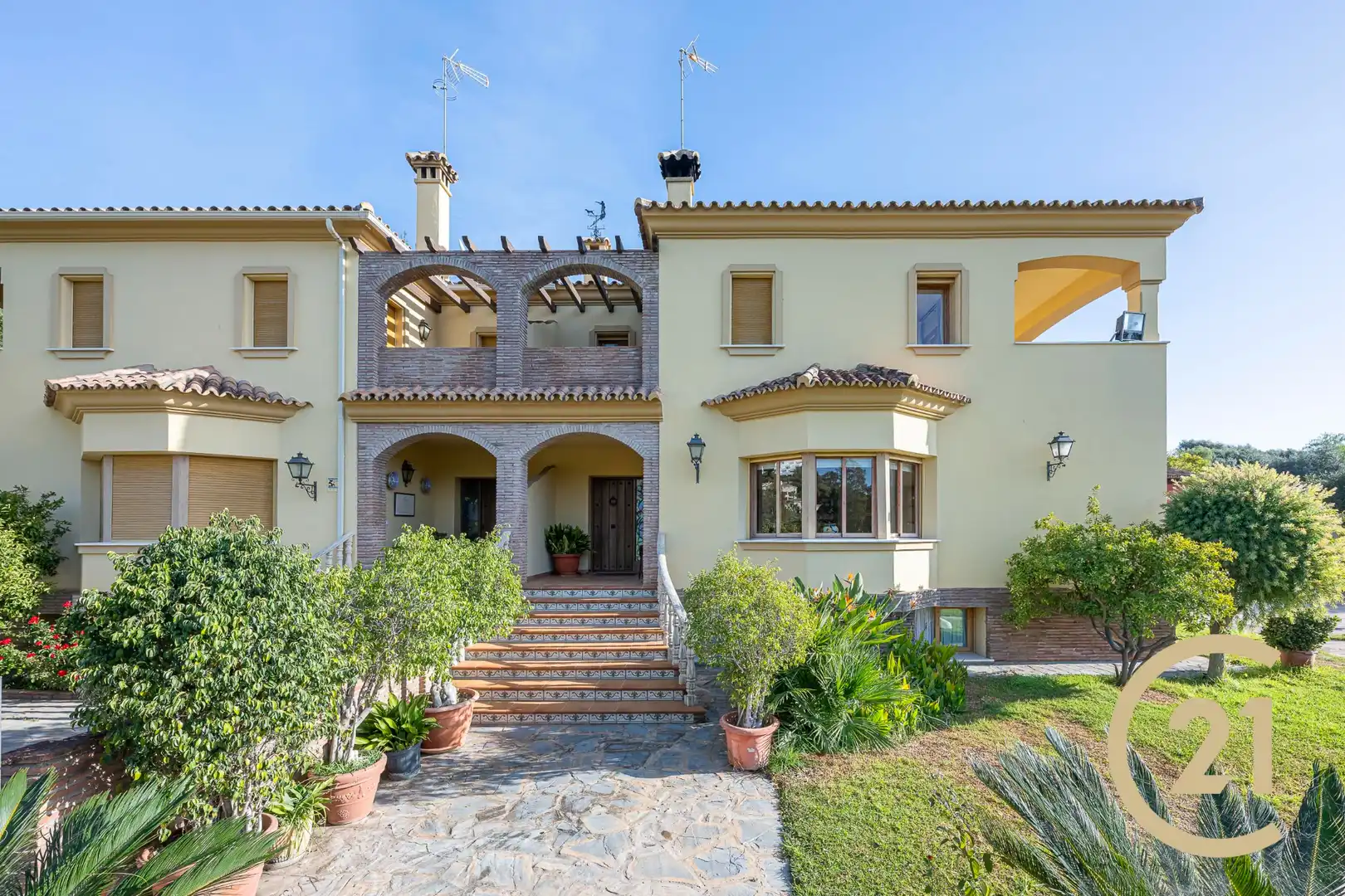 Vista exterior de Casa adosada en venta en Benahavís con Aire acondicionado, Jardín privado y Terraza