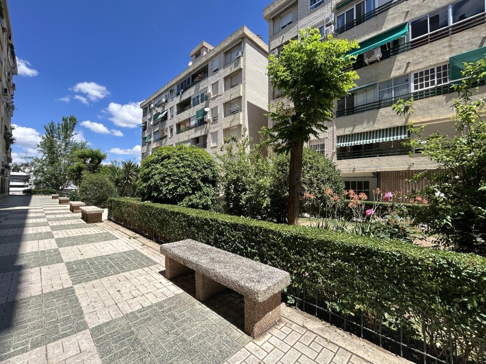 Exterior view of Flat for sale in  Granada Capital  with Air Conditioner, Private garden and Terrace