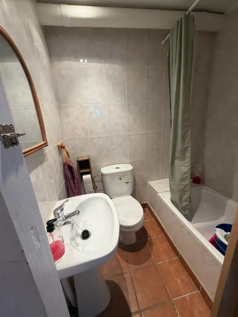 Bany de Apartament en venda en Bellmunt del Priorat amb Moblat, Microones i TV