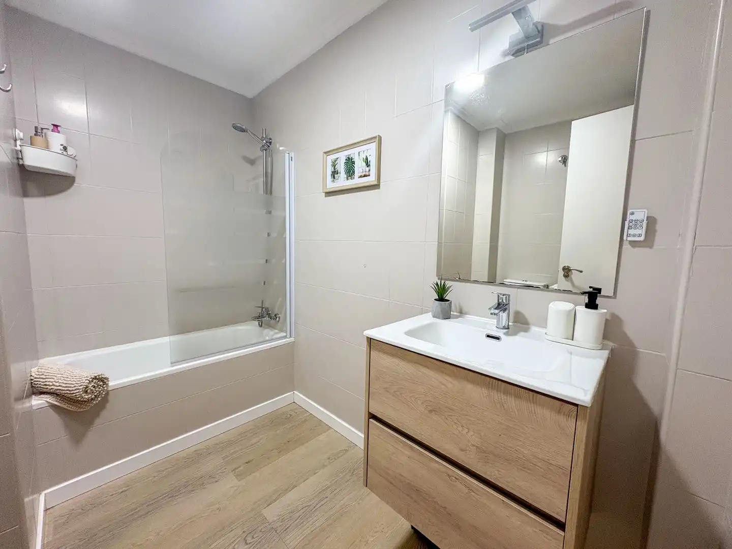 Baño de Piso de alquiler en Torrevieja con Aire acondicionado, Calefacción y Terraza