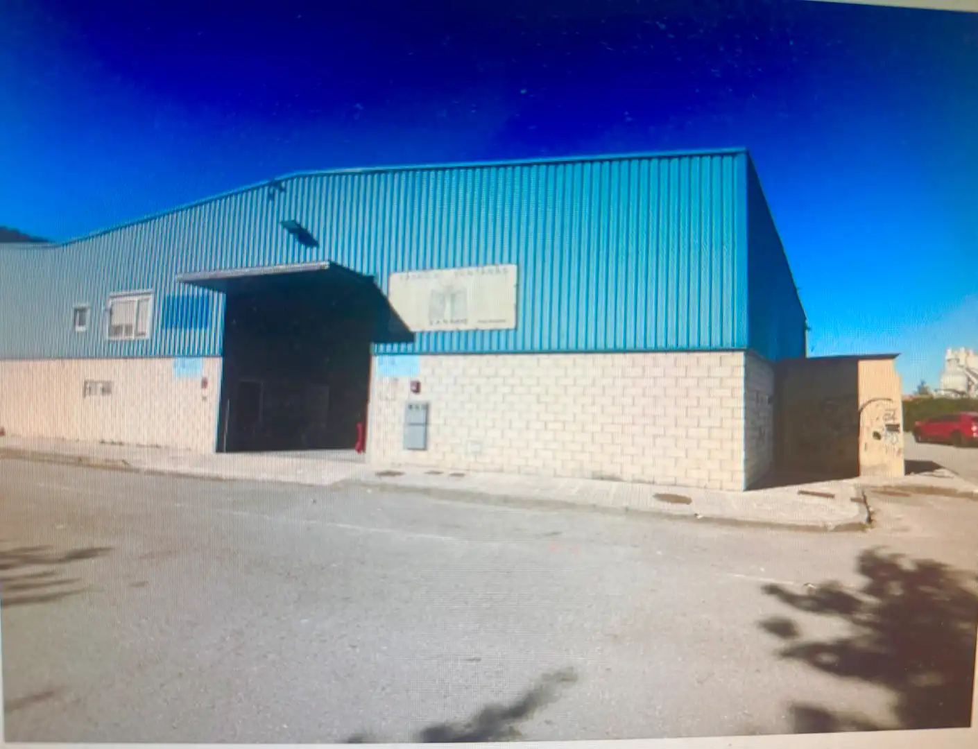 Industrial building for sale in Poblado Santiago Cartes 74A