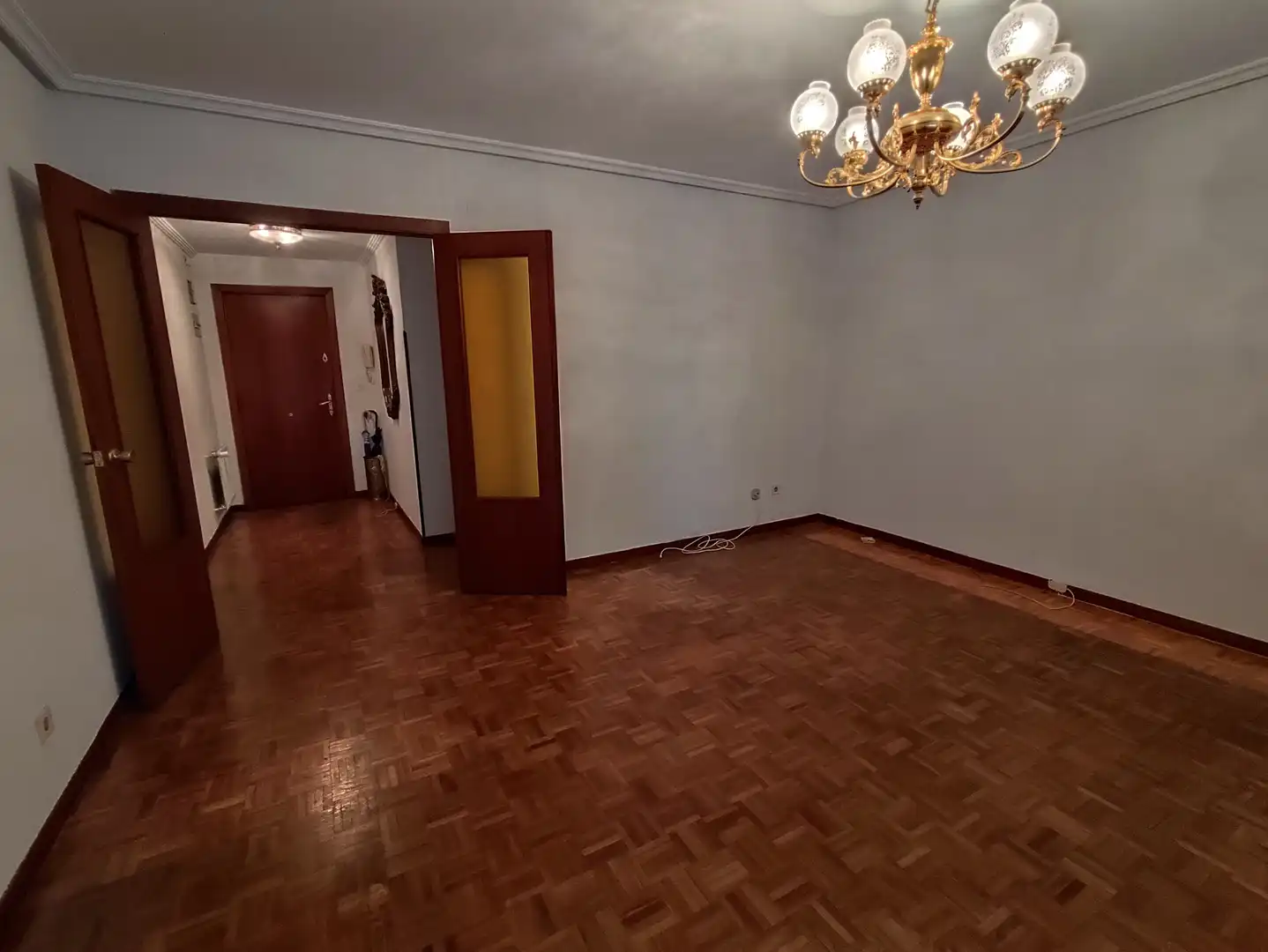 Sala d'estar de Pis en venda en Burgos amb Calefacció, Parquet i Terrassa