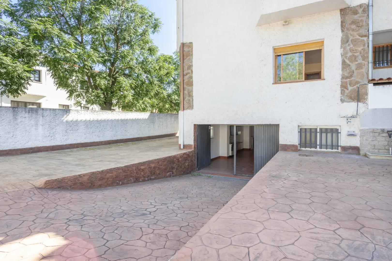 Vista exterior de Casa adosada en venda en Brunete amb Calefacció i Jardí privat