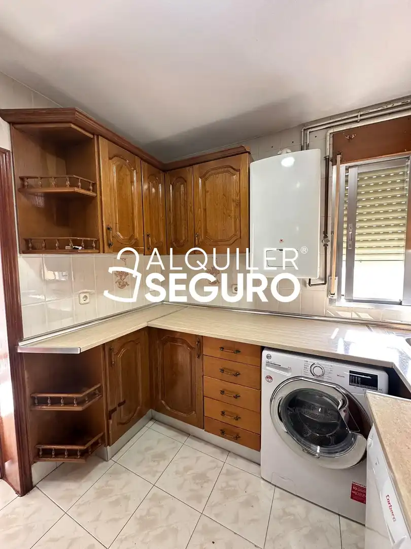 Kitchen of Flat for rent in Madrid  with Air Conditioner and Heating