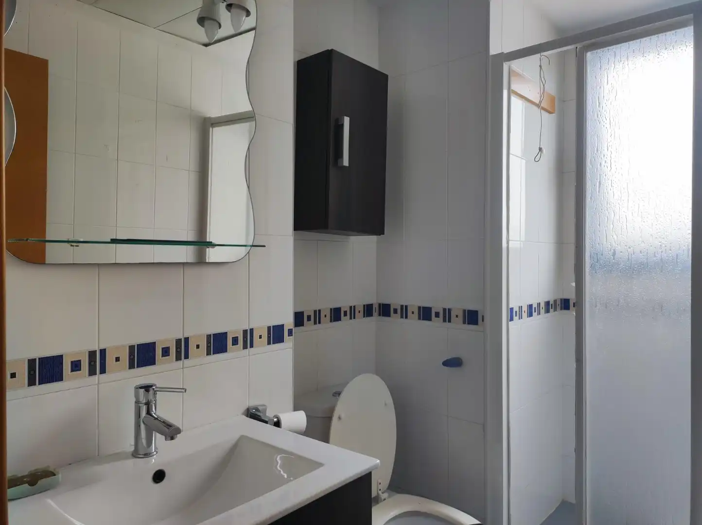 Baño de Apartamento en venta en Benidorm con Aire acondicionado, Calefacción y Jardín privado