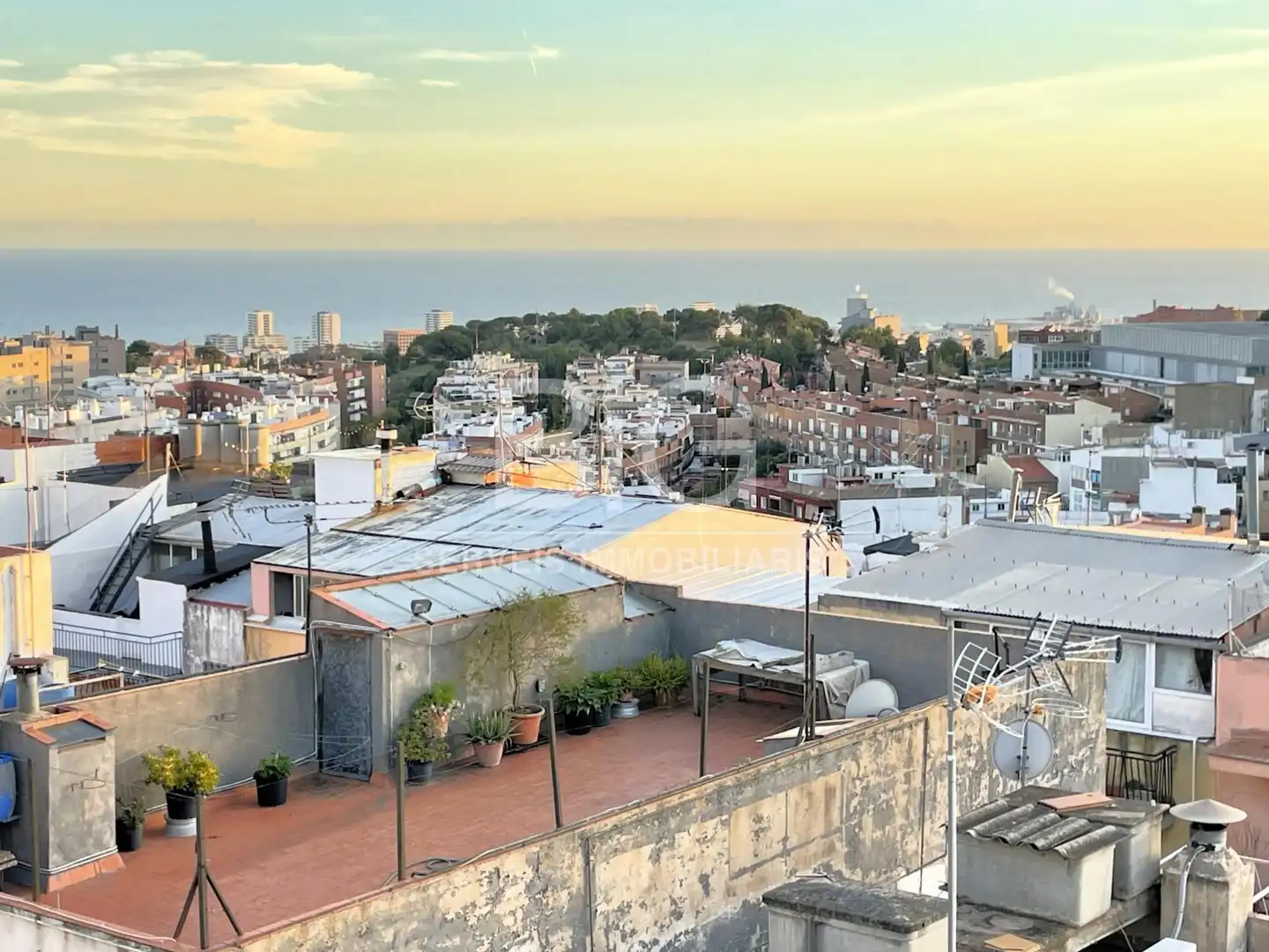Vista exterior de Ático en venta en Mataró con Terraza, Trastero y Balcón