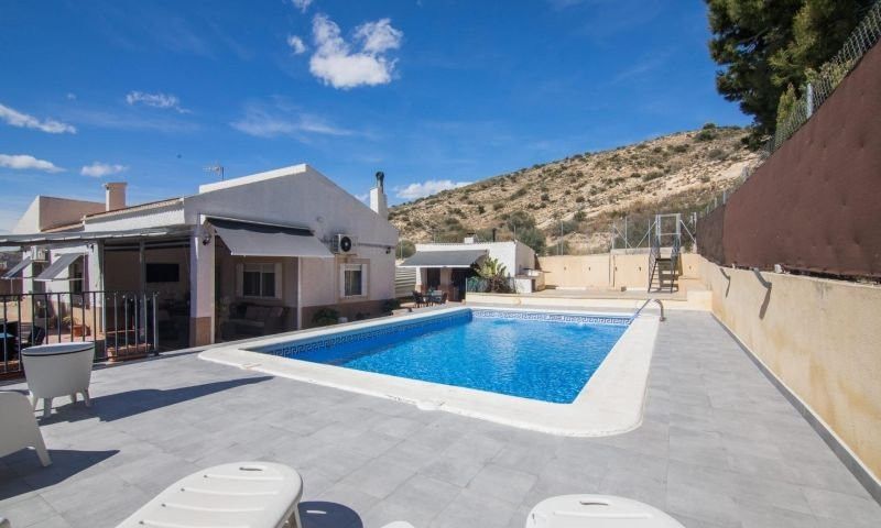 Vista exterior de Casa o xalet en venda en Elche / Elx amb Aire condicionat, Calefacció i Jardí privat