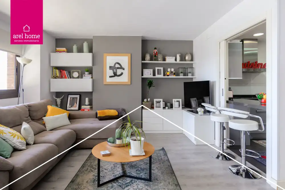 Sala d'estar de Pis en venda en Esplugues de Llobregat amb Aire condicionat, Calefacció i Parquet