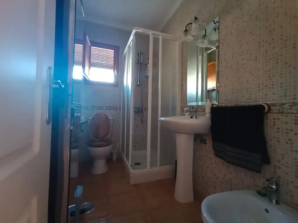 Badezimmer von Country house zum Verkauf in Casabermeja mit Privatgarten, Schwimmbad und Möbliert