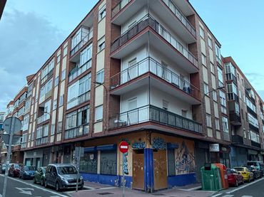 Piso con balcón en venta en Calle Granada