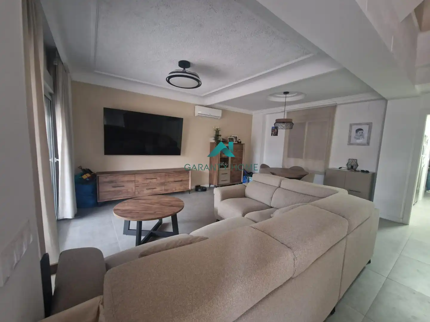 Wohnzimmer von Einfamilien-Reihenhaus zum Verkauf in Jerez de la Frontera mit Klimaanlage und Terrasse