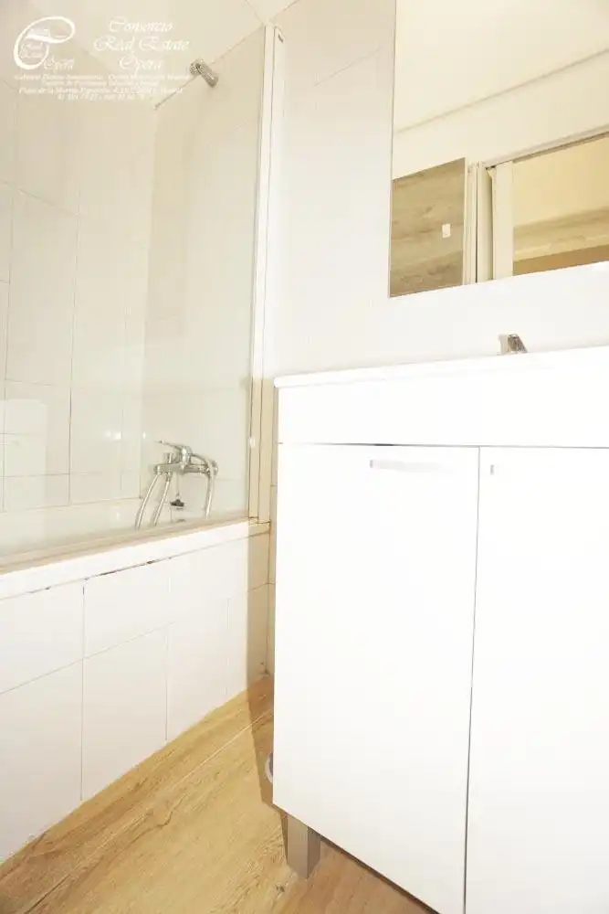 Flat for rent in Calle BOLA, Palacio