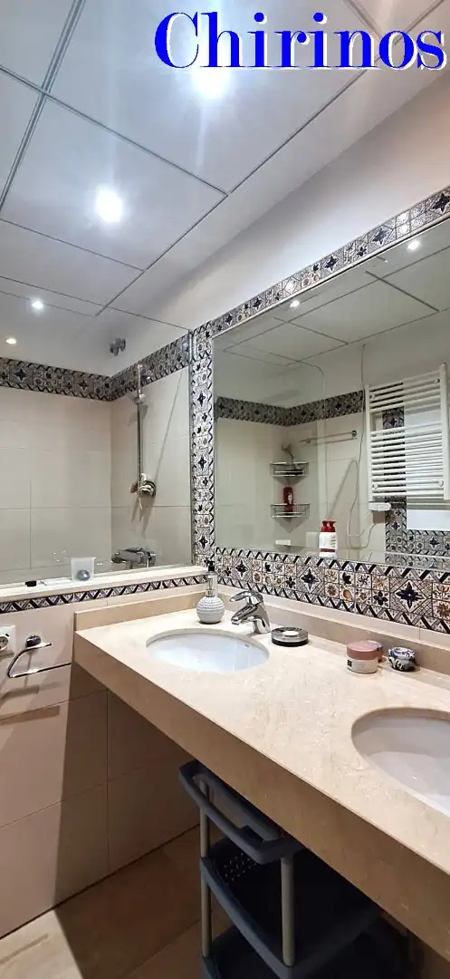 Bany de Casa o xalet en venda en Córdoba amb Aire condicionat, Calefacció i Jardí privat