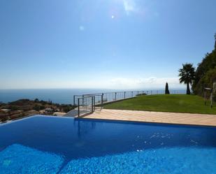 Piscina de Casa o xalet en venda en Benalmádena amb Aire condicionat, Calefacció i Jardí privat