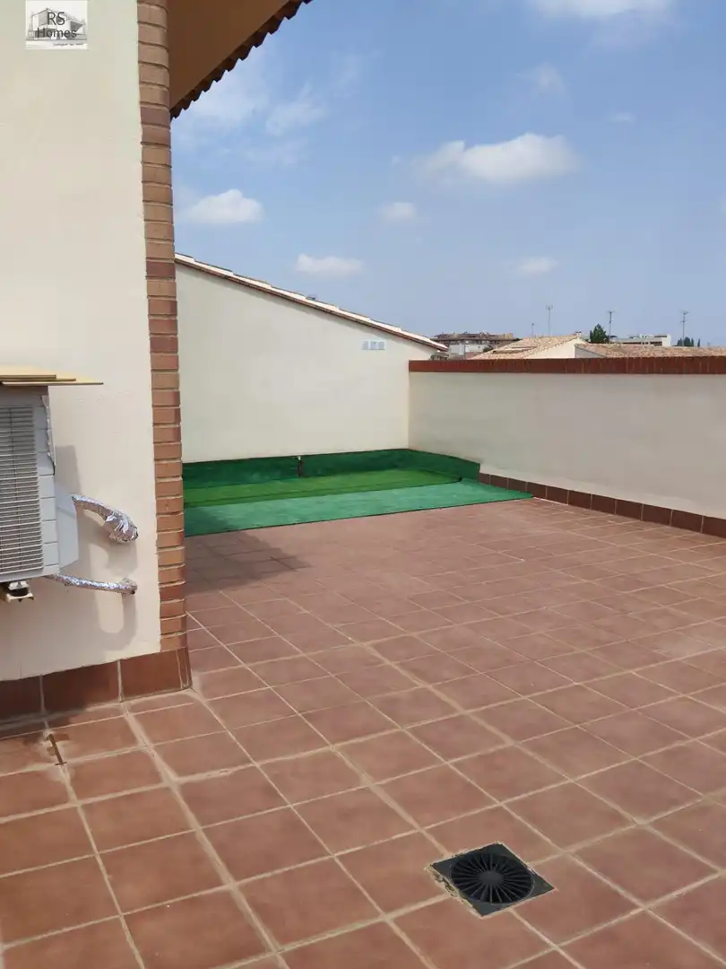Terraza de Ático en venta en La Pobla de Vallbona con Aire acondicionado, Terraza y Balcón