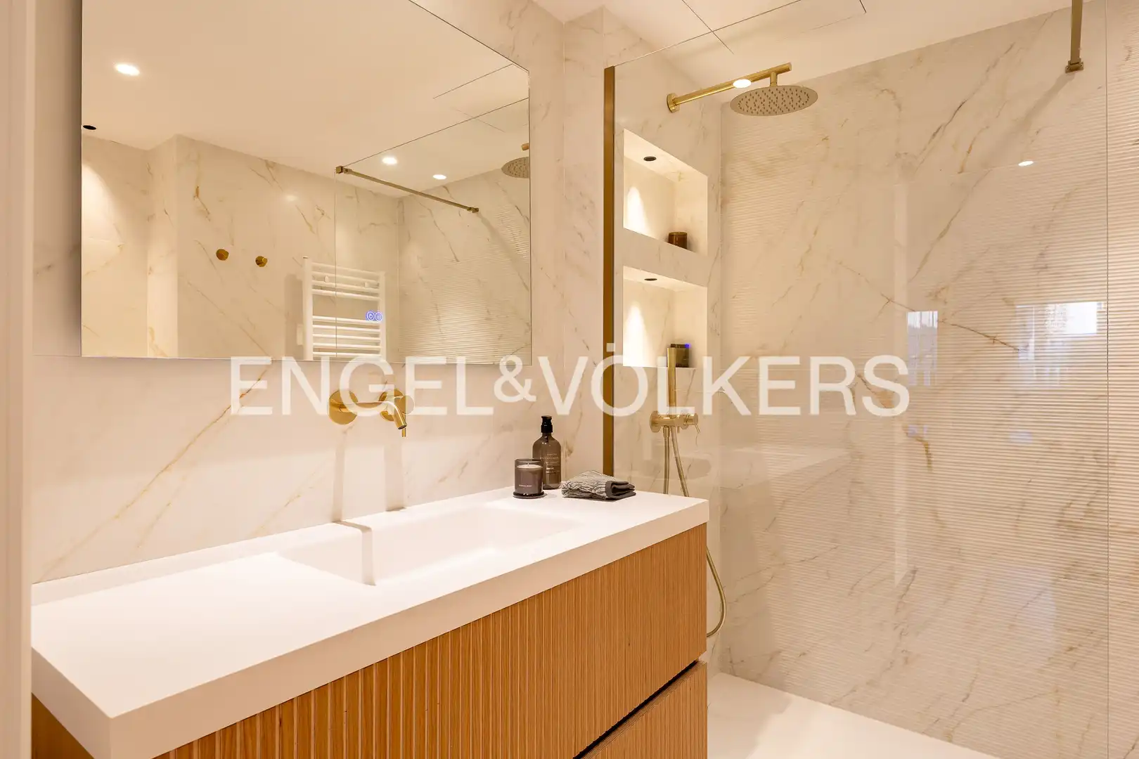 Badezimmer von Wohnung zum Verkauf in Madrid mit Klimaanlage, Heizung und Möbliert