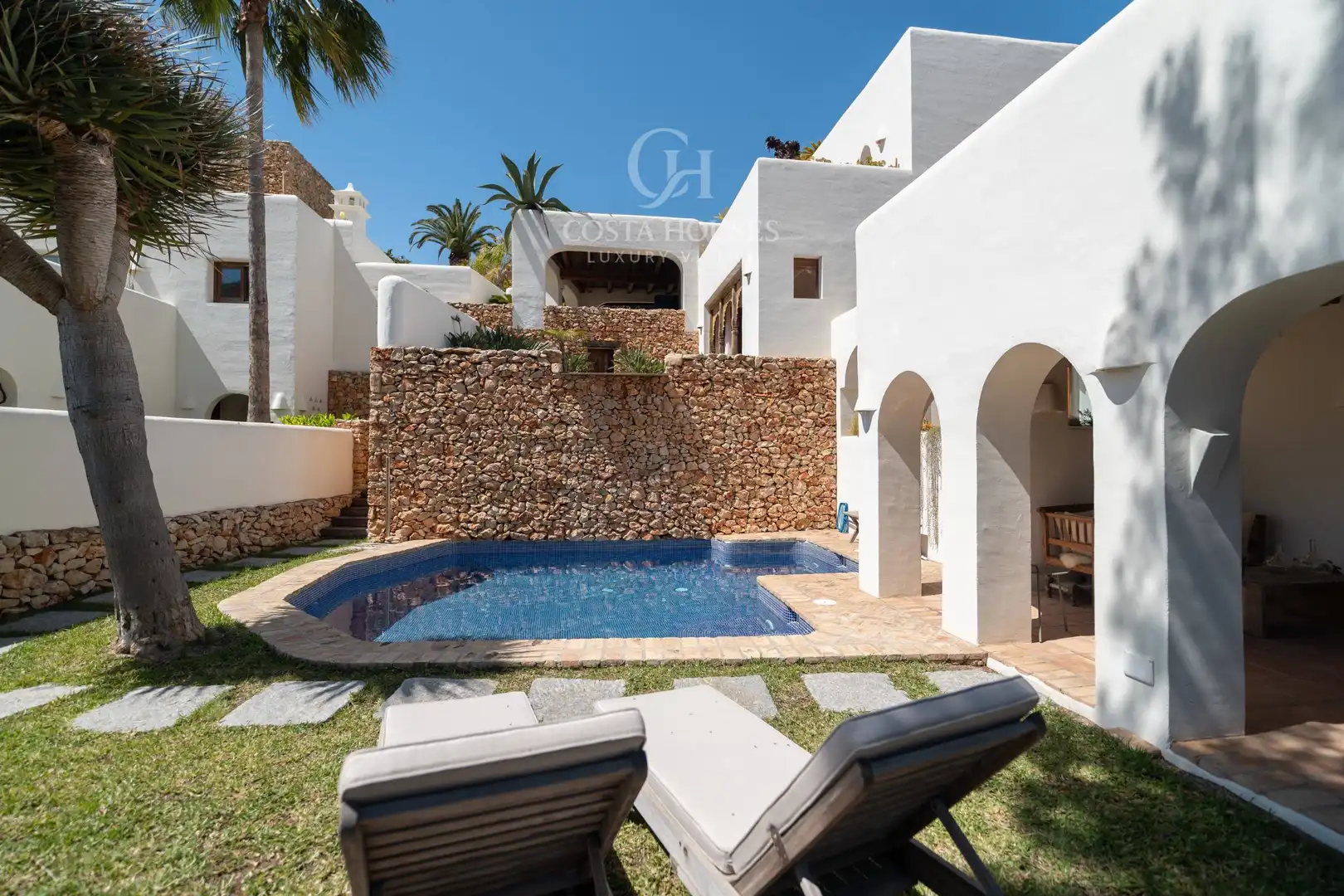 Vista exterior de Casa o xalet en venda en Moraira amb Aire condicionat, Calefacció i Jardí privat