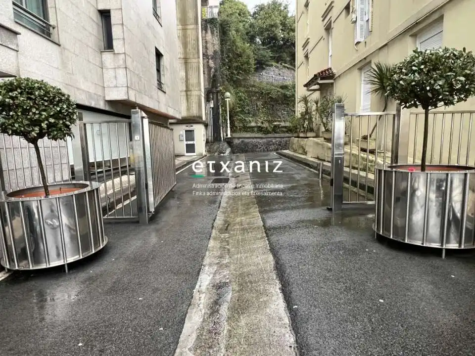 Außenansicht von Garage zum Verkauf in Donostia - San Sebastián 
