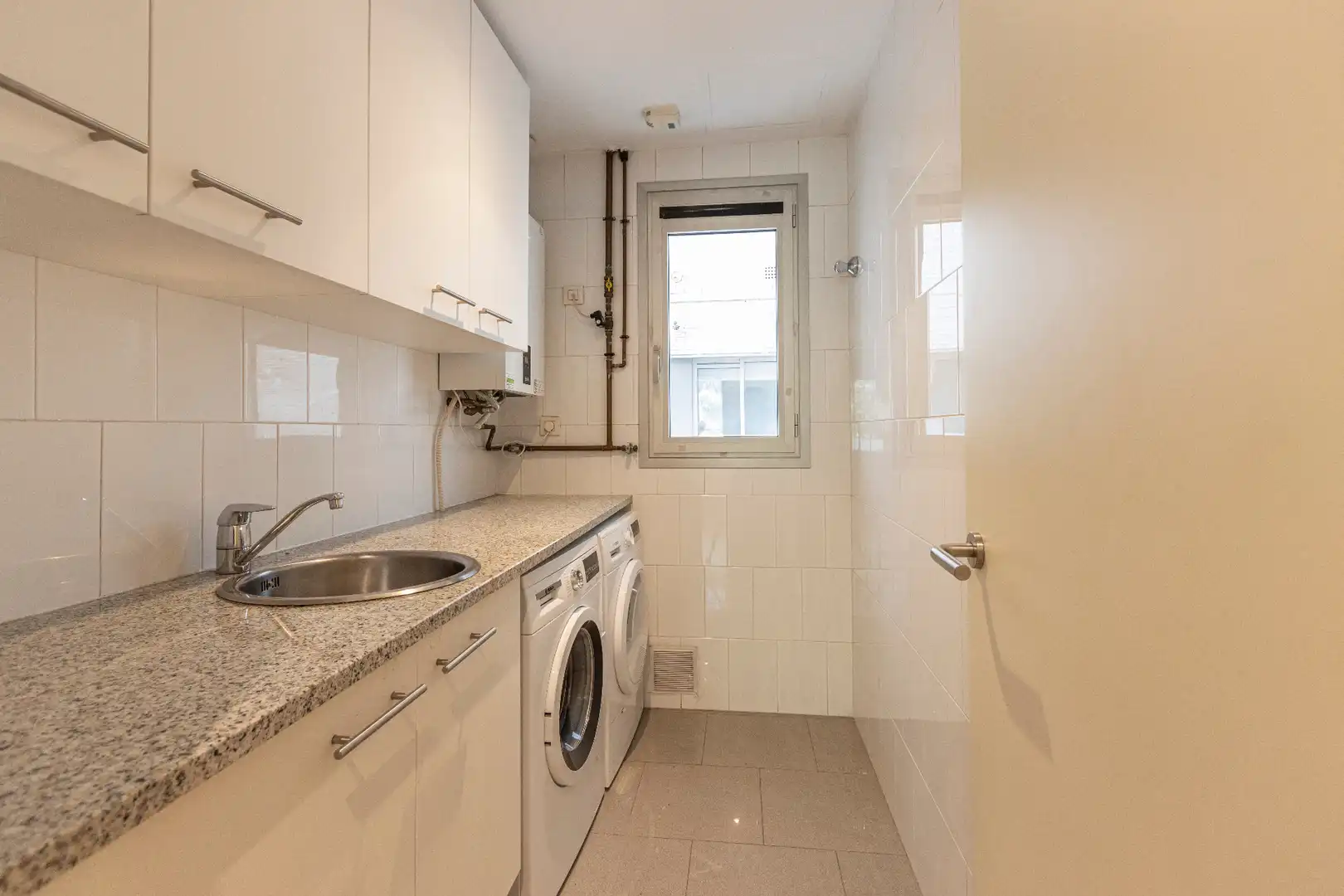 Badezimmer von Wohnung zum Verkauf in Barcelona mit Klimaanlage, Heizung und Parkett