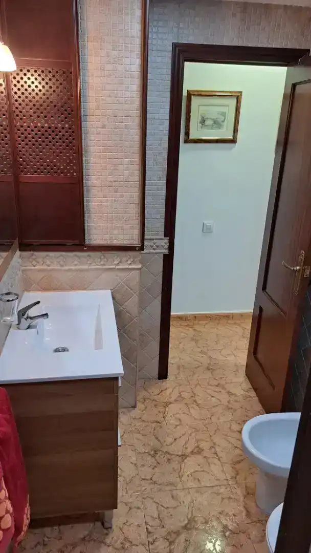 Badezimmer von Wohnung zur Miete in  Sevilla Capital mit Klimaanlage und Balkon