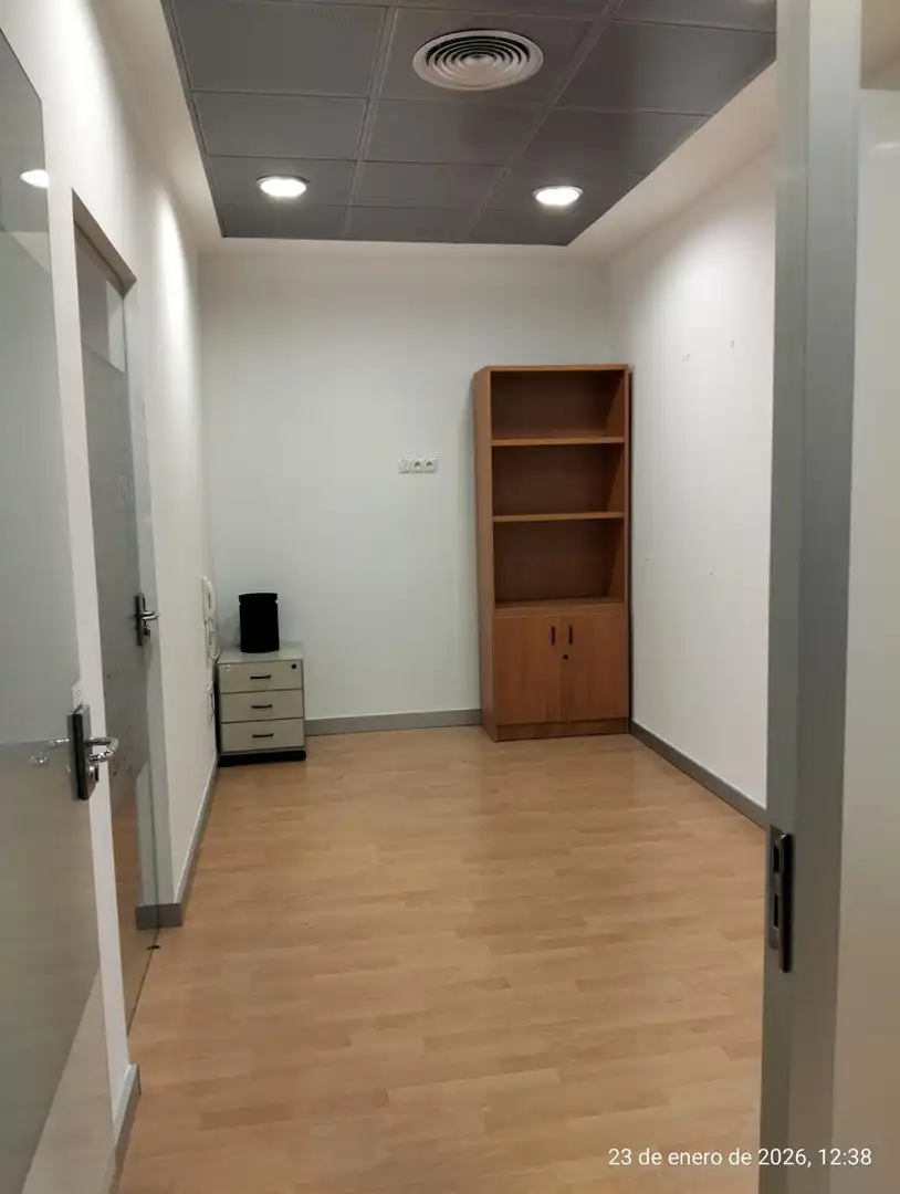 Office for rent in Sevilla  with Air Conditioner and Heating
