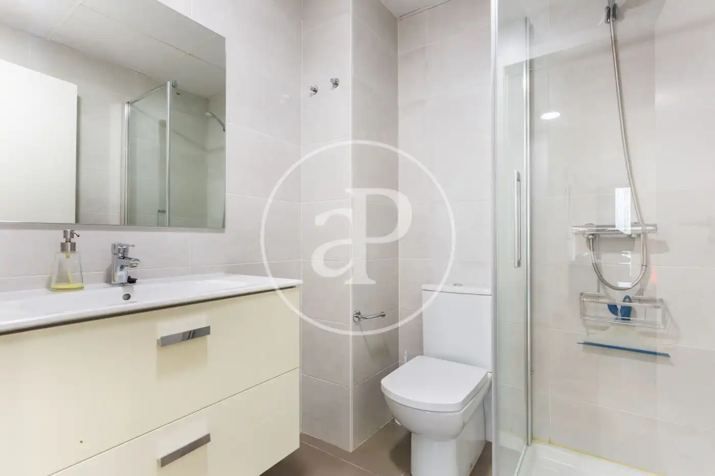 Bathroom of Flat for rent in Valencia  with Air Conditioner, Heating and Furnished