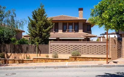 Vista exterior de Casa o xalet en venda en Molina de Segura amb Aire condicionat, Terrassa i Piscina