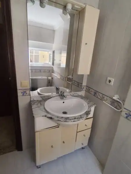 Baño de Piso en venta en Pravia con Calefacción y Amueblado