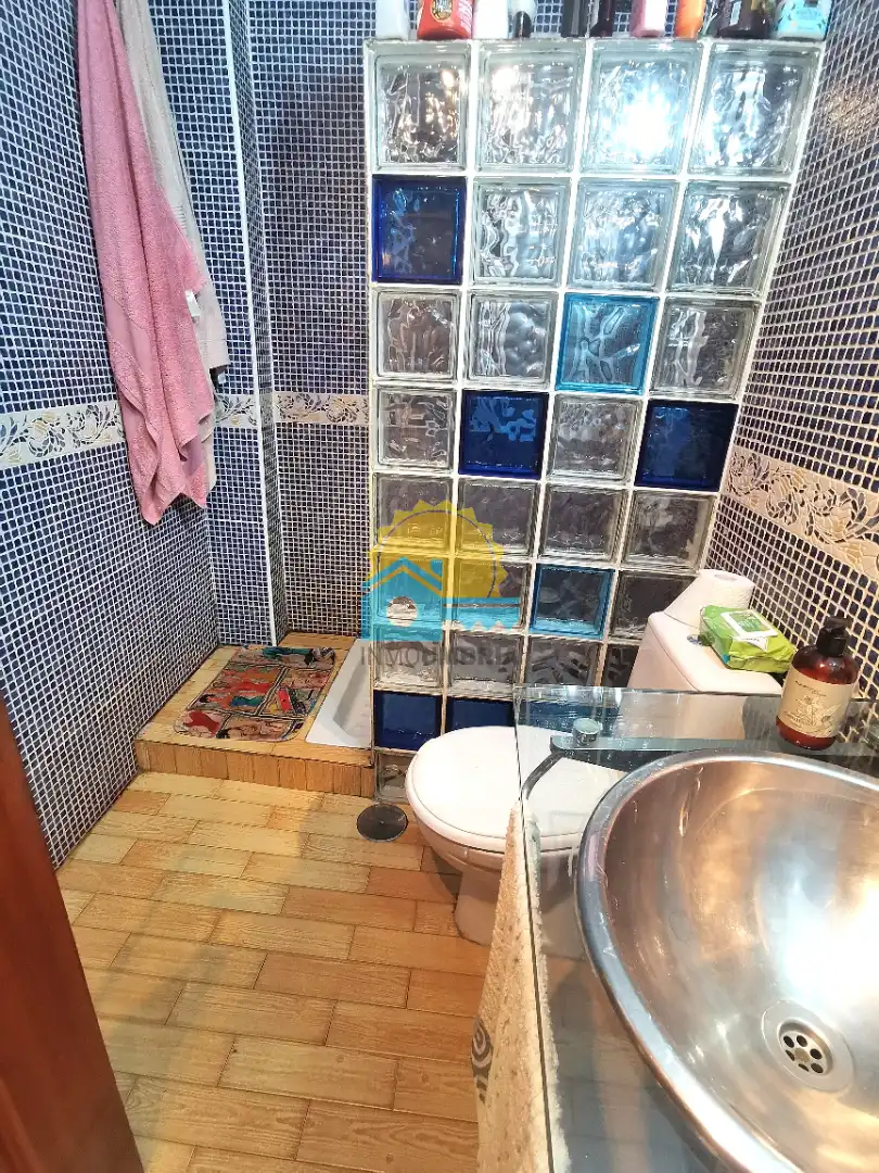 Bany de Pis en venda en Huelva amb Aire condicionat, Parquet i Moblat
