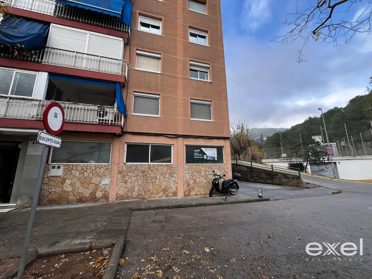 Vista exterior de Local en venta en Vallirana