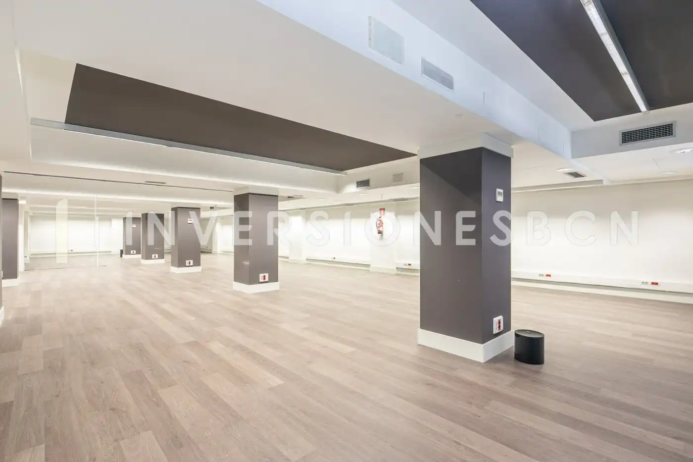 Local comercial de lloguer a Carrer Calabria