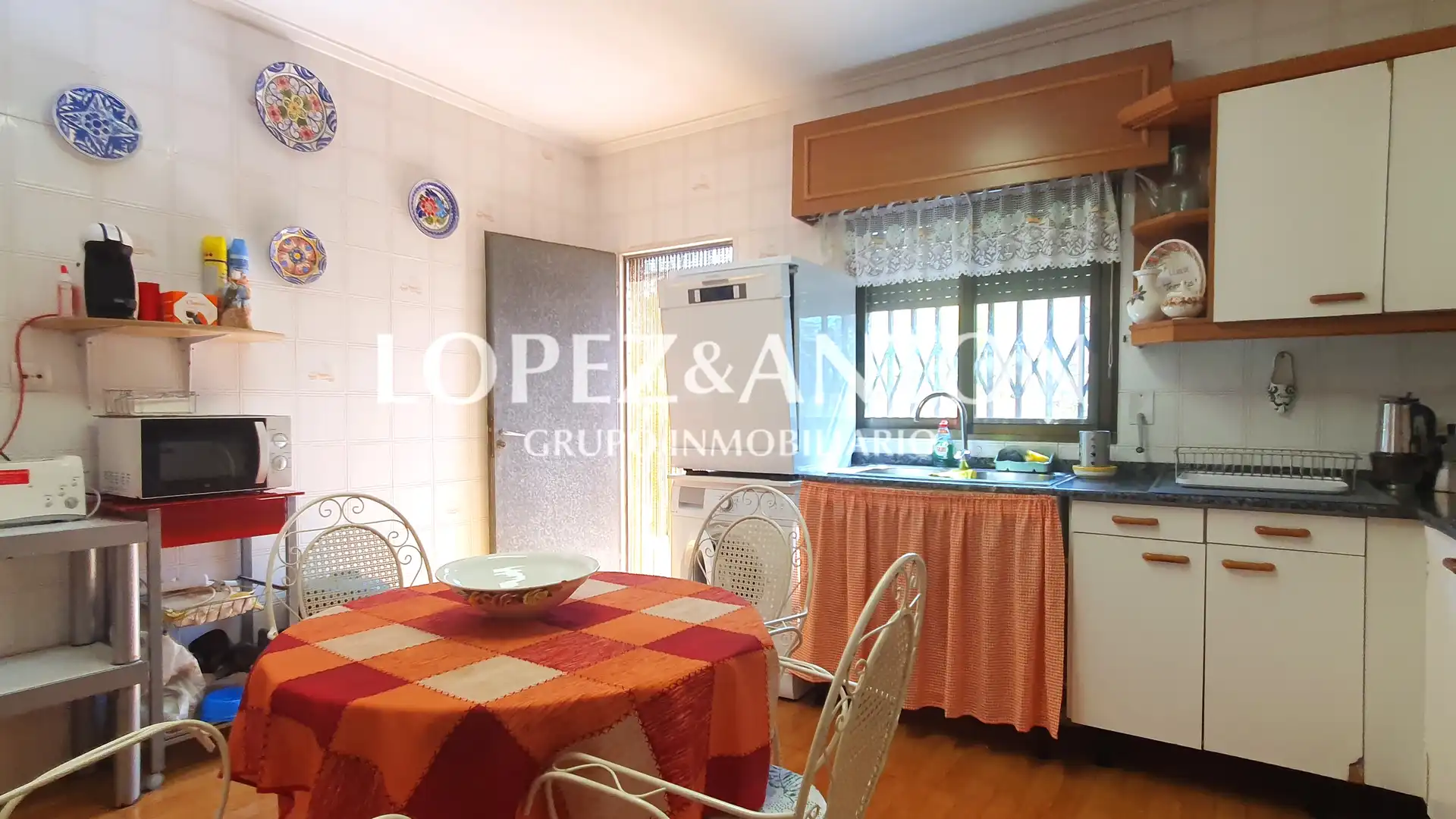 Kitchen of Houses for sale in L'Eliana  with Air Conditioner, Private garden and Terrace