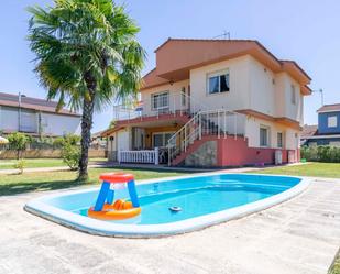 Piscina de Casa o xalet en venda en Valencia de Don Juan amb Terrassa i Piscina