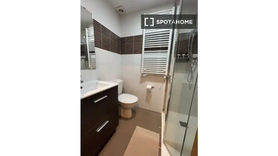 Badezimmer von Wohnung zur Miete in San Antonio de Benagéber mit Klimaanlage, Heizung und Möbliert