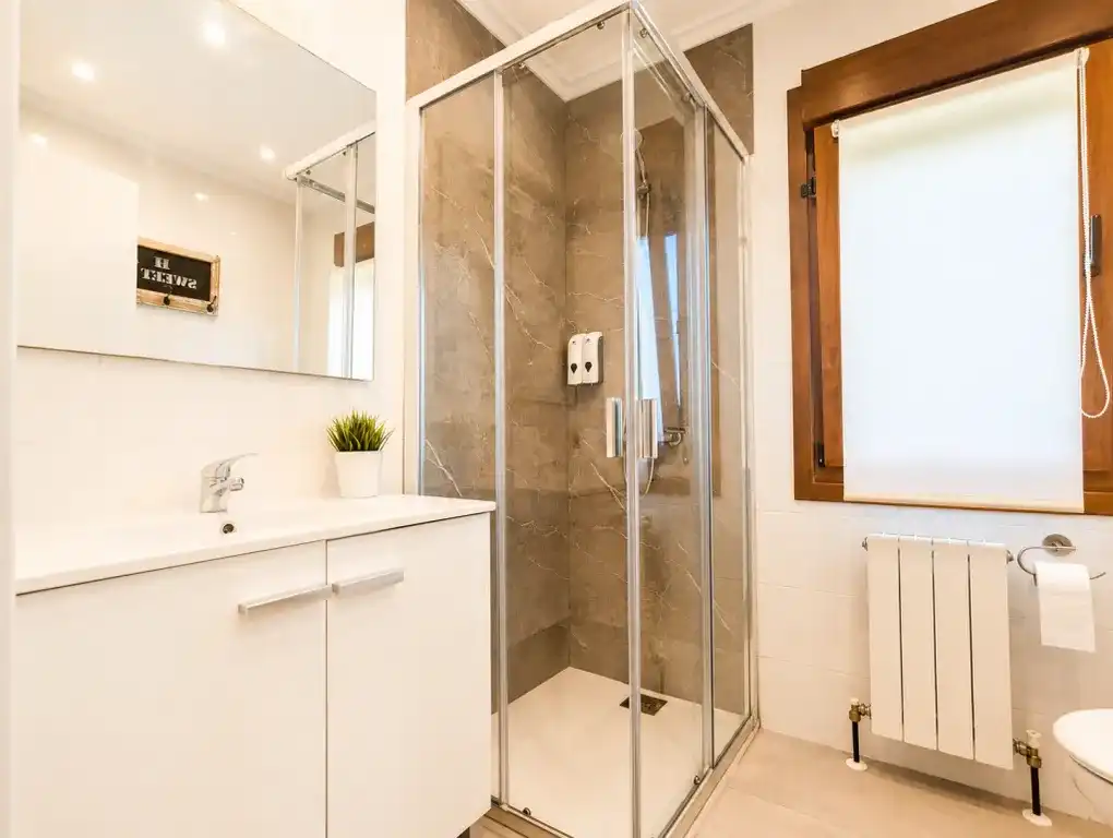 Baño de Casa o chalet en venta en Gijón  con Calefacción, Jardín privado y Terraza