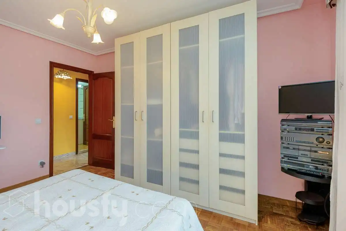 Flat for sale in Calle Mieres, Sama