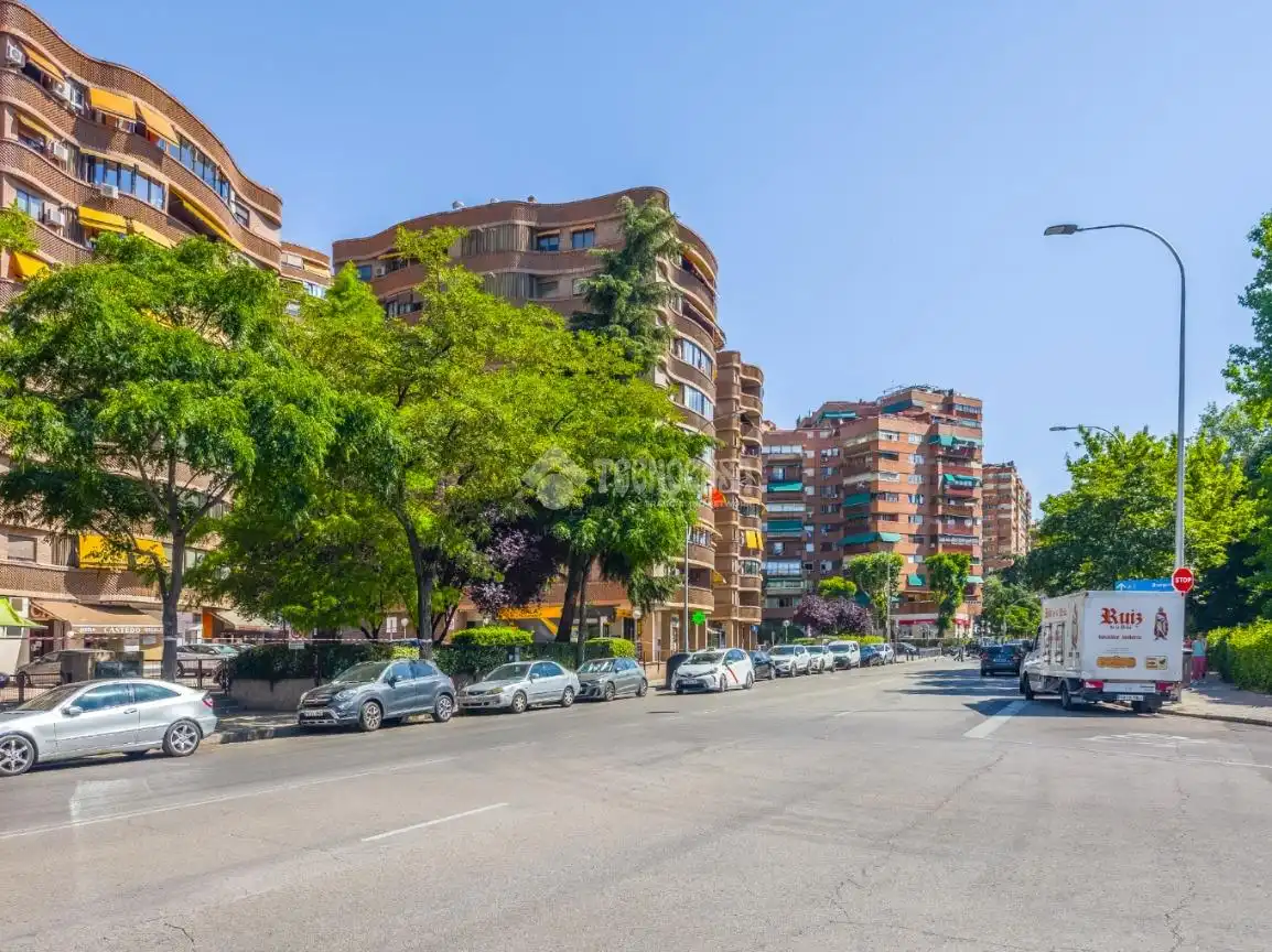 Vista exterior de Piso en venta en Madrid con Calefacción y Terraza