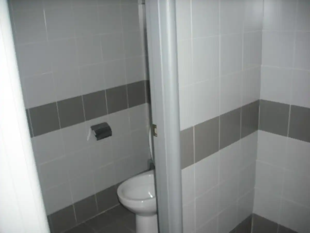 Bany de Local de lloguer en Alcalá de Henares
