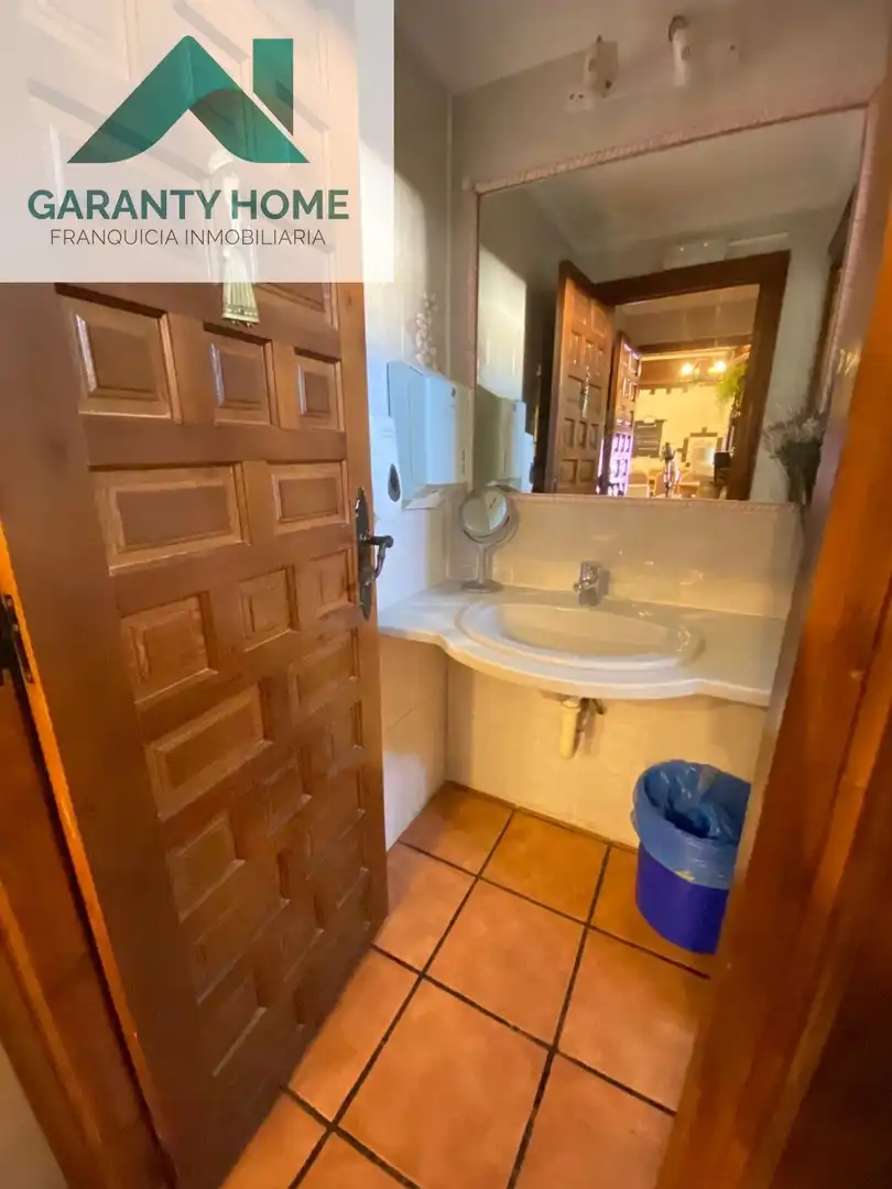Bathroom of Commercial properties for transfer in Martos  with Air Conditioner, Terrace and Furnished