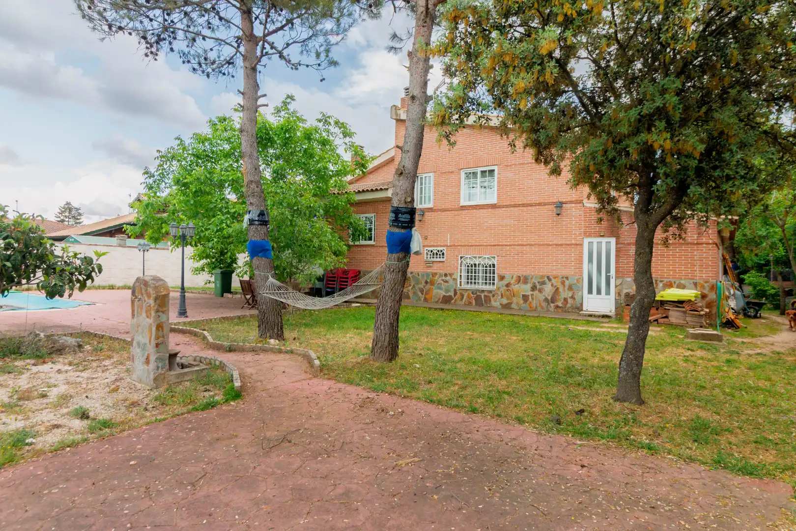 Vista exterior de Casa o chalet en venta en Nuevo Baztán con Aire acondicionado, Calefacción y Jardín privado
